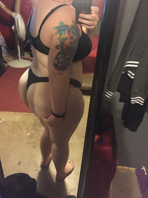 ceebootycakess:  thick girls do it better porn pictures