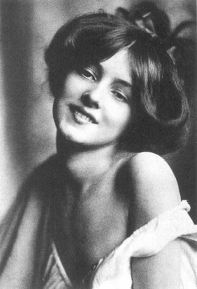 currentlyinapickle:Evelyn Nesbit 1884-1967Chorus girl, model, and “the lethal beauty” who is rumored