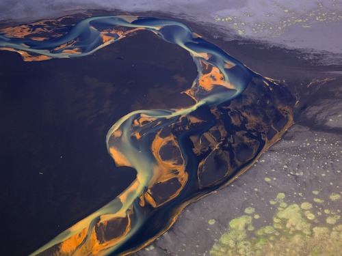 Andre Ermolaev  Icelandic LandscapesPhotography He is a Russian photographer whose latest series features trails of Icelandic rivers twisting through endless beds of volcanic ash ·