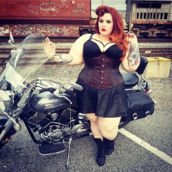 tessmunster:  Behind the scenes shooting for @orchardcorset in Wenatchee, WA! I ♥ my clients!  #tessmunster #orchardcorsets #behindthescenes #bikerbabe