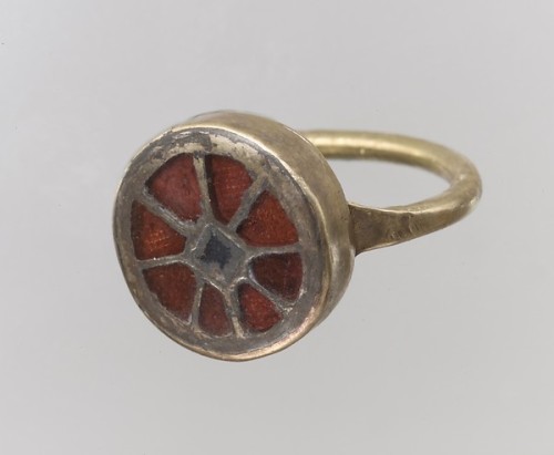 Frankish finger ring, 6th century (Met Museum)