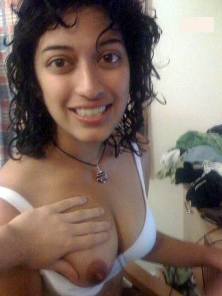 shweta123:  jhakasdesi:  Cute  She’s beautiful