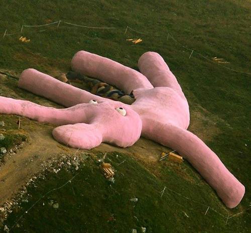 theawesomeadventurer:  coolthingoftheday:  In 2005, a group of artists in Italy built a giant 200-foot-long plushie rabbit in the countryside, and just left it there. It’s been there ever since.  (Source)  everything staysright where you left it 