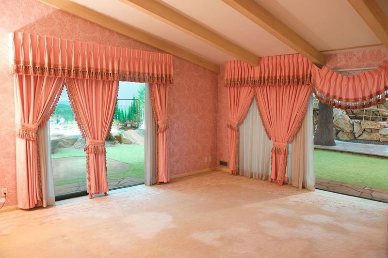 coolthingoftheday:  While this photograph of a seemingly regular house may look unassuming