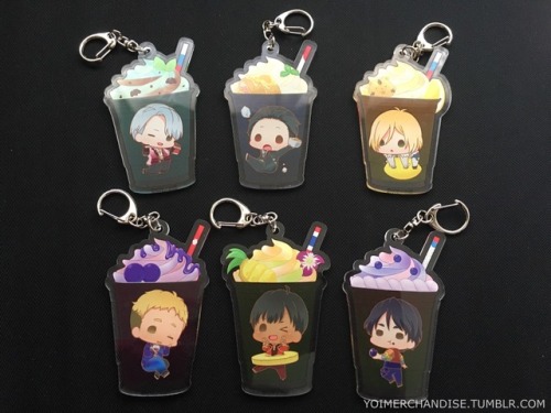 yoimerchandise: YOI x Birthday Charappuccino Acrylic Keychains Original Release Date:March 2017 Featured Characters (6 Total):Viktor, Yuuri, Yuri, Christophe, Phichit, Seung Gil Highlights:There are some very cute details in this set - Yuuri holding a