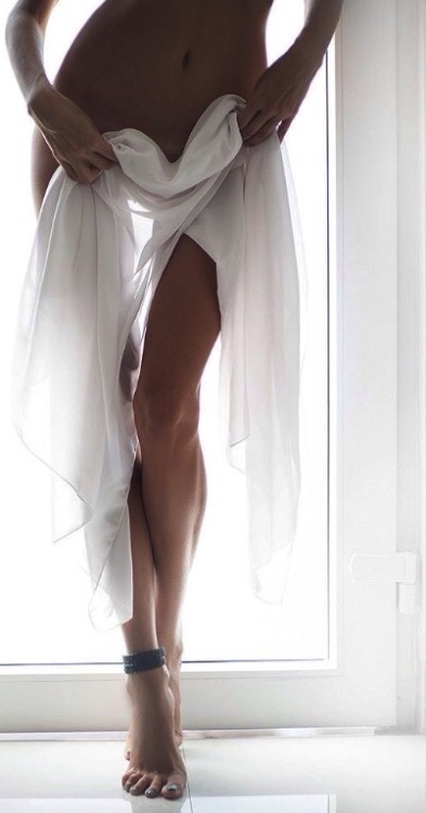 sexyclassynevertrashy:   Over 100,000 Images of Exotic Luxury, Fashion and the Good life..  Sexy and Erotic (NSFW) Hot Rods and Pin Ups 
