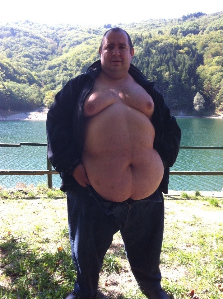 gordo4gordo4superchub:  inkedfatboy:  rapez:  My chub  The background makes the foreground