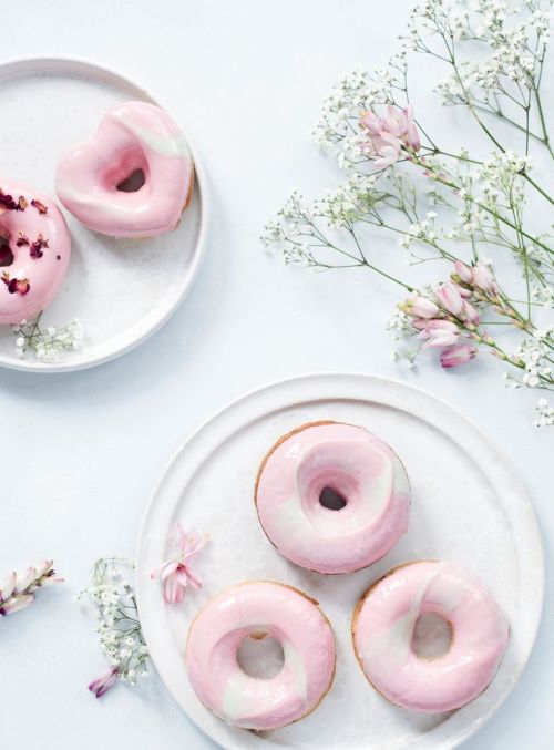 intensefoodcravings: Summer Strawberry Doughnuts with White Chocolate Glaze | Copenhagen Cakes