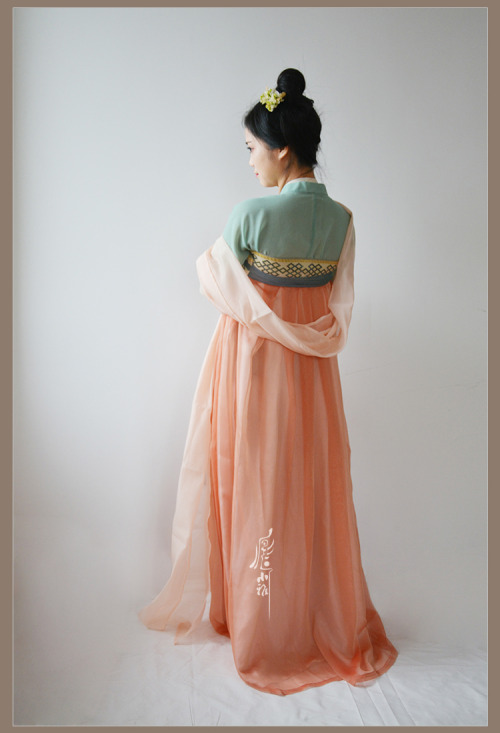 fouryearsofshades: 小 雅 Chest-high Ruqun/襦裙 and Banbi/半臂 (half-sleeve jacket) from 小雅’s Chinese