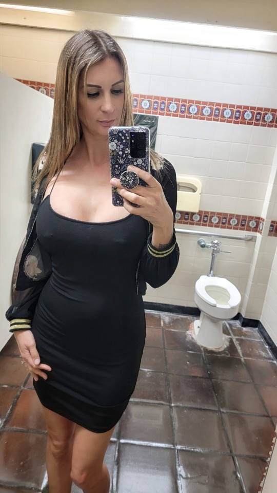 tight dress no bra Florida wife Lydia Luxy 