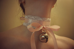 anonymouslittlesub:  I was dying of cuteness every time I saw a bell collar so I made this choker. :3  