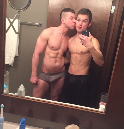ztd1982:  thomasbromas:  Being silly w @zackatron  With a little drizzle on yo panties