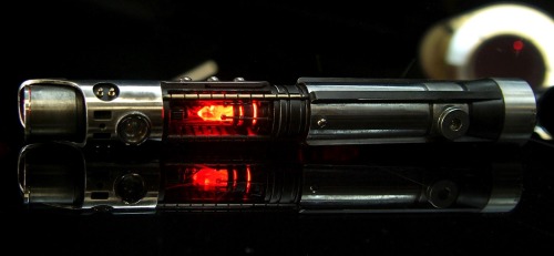 nonespark:  deepfriedtwinkie:  mommamorte:  tehfawx:  teratocybernetics:  idlnmclean:  winneganfake:  mrrmq999:  Inside Lightsaber!!   OK, now normally, while I’m a Star Wars geek, I don’t tend to reblog a ton of SW stuff. This, though… this just