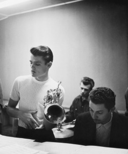 wehadfacesthen:Chet Baker in a recording session, Los Angeles, 1952, photo by William Claxton