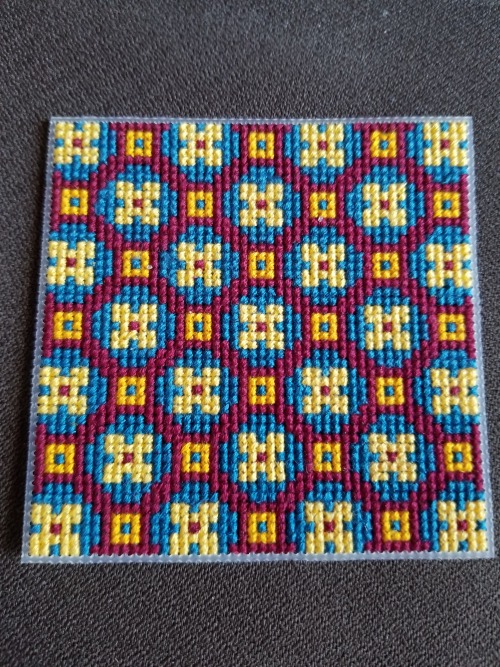 Now presenting the Mug Rug!  Lol, for when you want a coaster that’s based on pretty carpet patterns