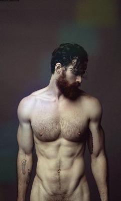 keepersoftheshire:  leonardpage:  wednesbeard:yachirobi:Ginger beards forever.  This is the sexy leonardpage, whose blog is equally sexy (especially for the bisexuals among us)Ok so… I’m really flattered that people like my images and want to post