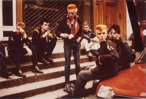 theunderestimator: Vive le punk: early `80s French punks (via) For early `80s German punks, press 1. For early `80s Italian punks, press 2. For early `80s UK punks, press 3. For early `80s Greek punks, please hold… 