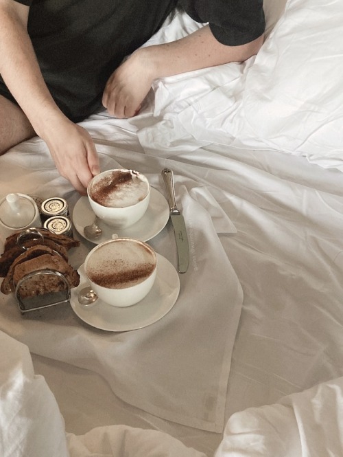 warmhealer:Scenes from the weekend— big hotel beds with crisp sheets, long baths, room service, slee