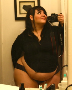 hugegirls:  Find her and other hot chubby girls HERE ;) http://hugegirls.tumblr.com/