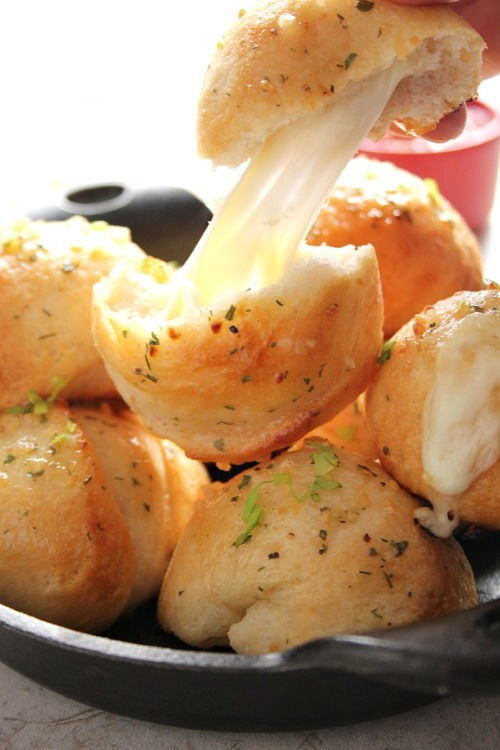 foodffs:Easy Garlic Cheese Bombs RecipeReally nice recipes. Every hour.Show me what you cooked!