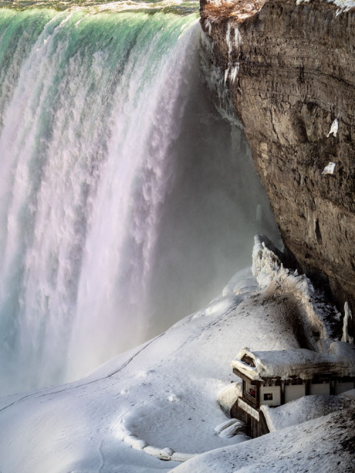 markf-toronto:The snow covered “Journey Behind the Falls” at Niagara Falls, Ontario.