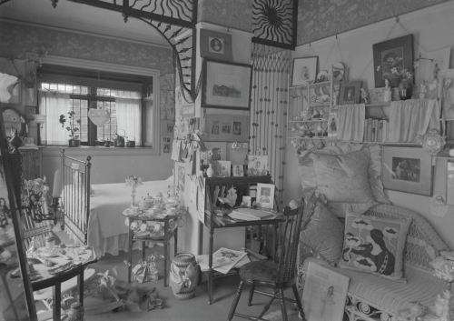 yesterdaysprint: Lady’s bedroom, Oakland, 1898 (love the pillow on the chaise, but I’m n
