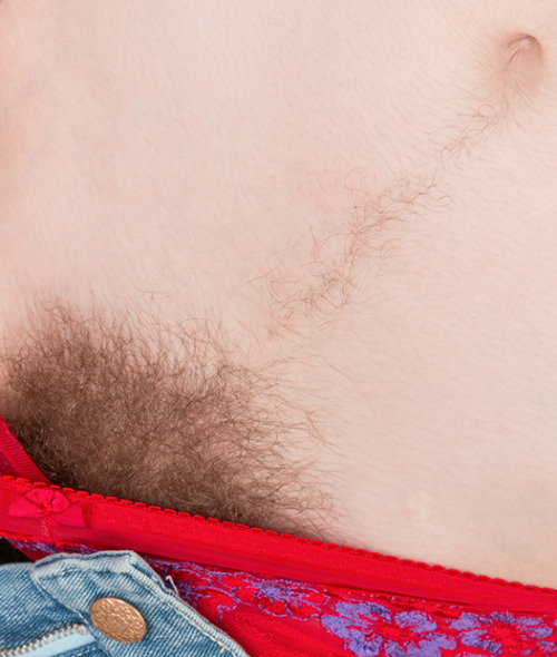 lovemywomenhairy: I wonder if that bedspread graphic in picture #2 was accidental or on purpose ;-) 