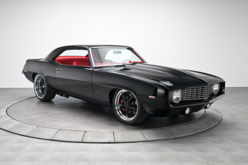 musclecardreaming:  69 Camaro “Pro Touring” 