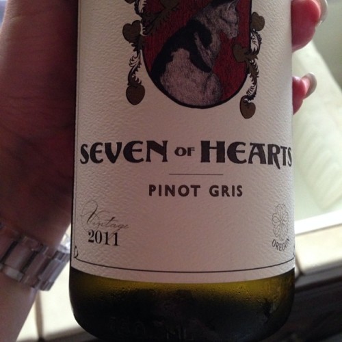 Kicking off the birthday fun with this Alsatian style Pinot Gris from of my favourite #Oregon wineries @7ofheartswine. Perfect #wine for this hot summer day. #orwine #winegeek #winelover