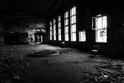 eeevibruenn:Abandoned Ballroom. Berlin. (Part II)Das ist gut. Ich gebe es fünf Sterne.