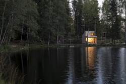 smallandtinyhomeideas:  Woody15 | Marianne Borge / photos Jonas Adolfson The cabin is set in Isdammen, Norway, and features picturesque views of a small lake and surrounding forest. Woody consists of 29 cross-laminated timber elements, which make Woody