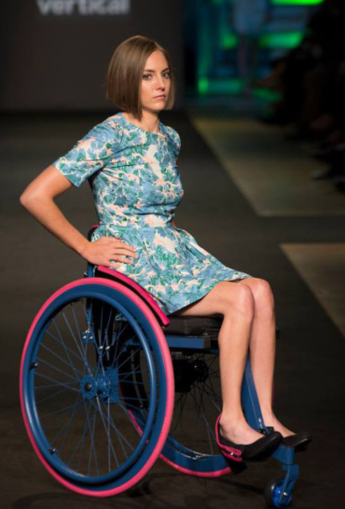 Cute fashion show para.  Love that blue and pink chair.