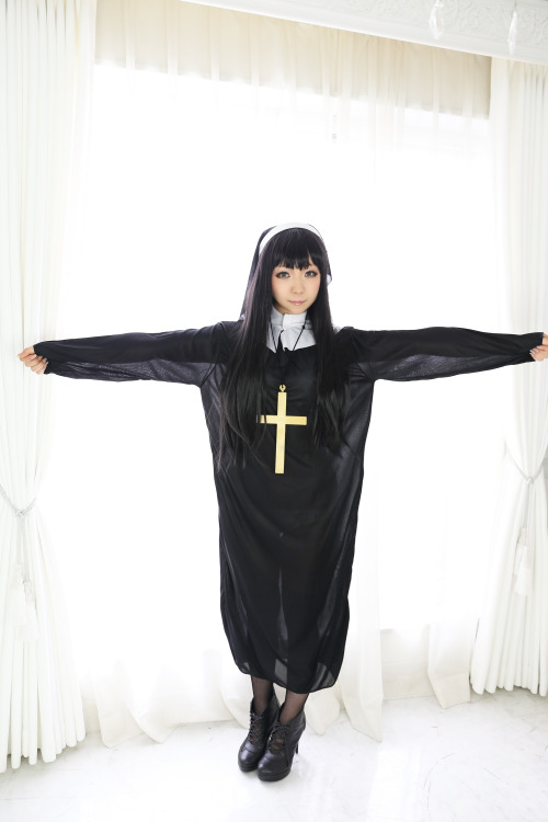 Cosplay Girl Higurashi Ran (Nun) 1