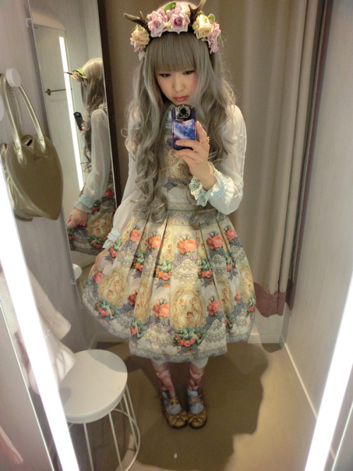 yannmmm:  Today’s outfit: JULIETTE ET JUSTINE - Le monde de l’ange 