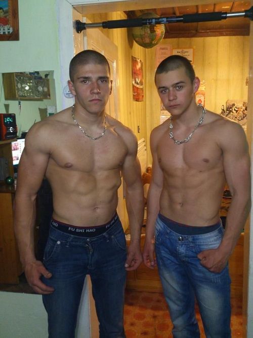 dudes-at-noon:  The Shirtless Frat 