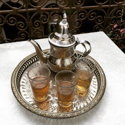 fannylikes: “Moroccan tea time #marrakech #leoundsophietraveltheworld #withkathi #traditionalt