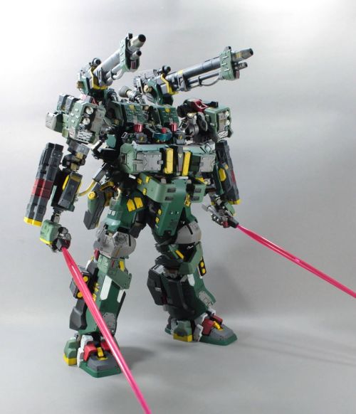 gunjap:  GNG-0001-Strike Buster + GN Striker: STRIKER BUSTER HEAVY Type Custom. Work by KunPaw. Photoreview No.46 Big Size Imageshttp://www.gunjap.net/site/?p=243990