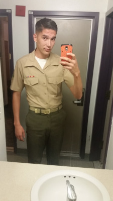 ksufraternitybrother:  THIS IS A HOT SUBMISSION FROM MY USMC FOLLOWERKSU-Frat Guy: Over 87,000 followers and 59,000 posts.Follow me at: ksufraternitybrother.tumblr.com