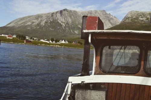 In my heart I belong on a house by the sea. #housebythesea #sea #ocean #boat #mountainscape #mountai