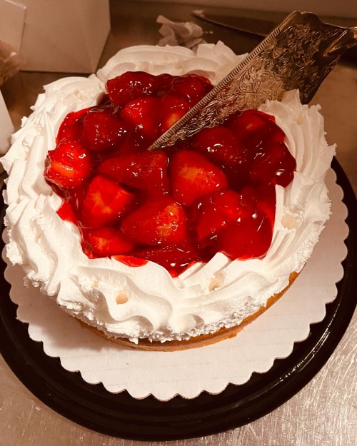 My Birthday Was Yesterday And I Had This Yummy Cake From The Grocery Store :3