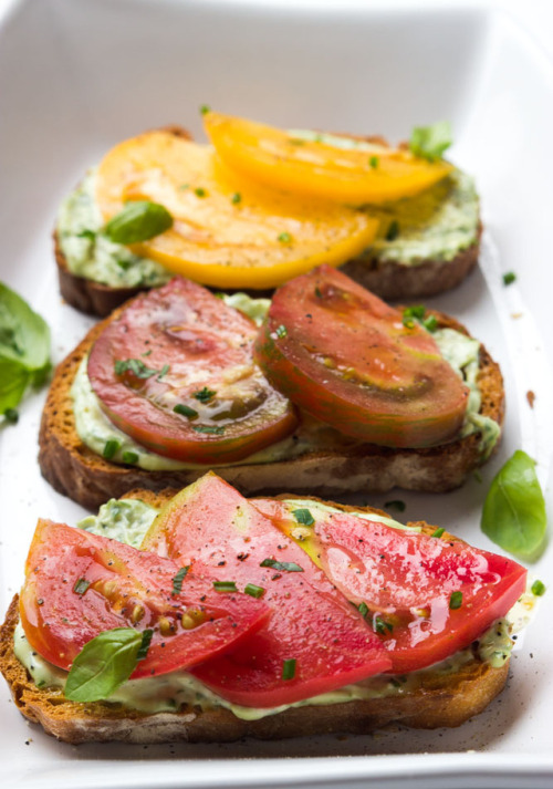 Open Faced Heirloom Tomato Sandwiches with Garlic Herb Aioli