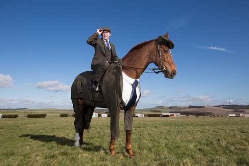 zooophagous:  thestandardbred:  A horse, named Morestead, recently received a custom-made three-piec