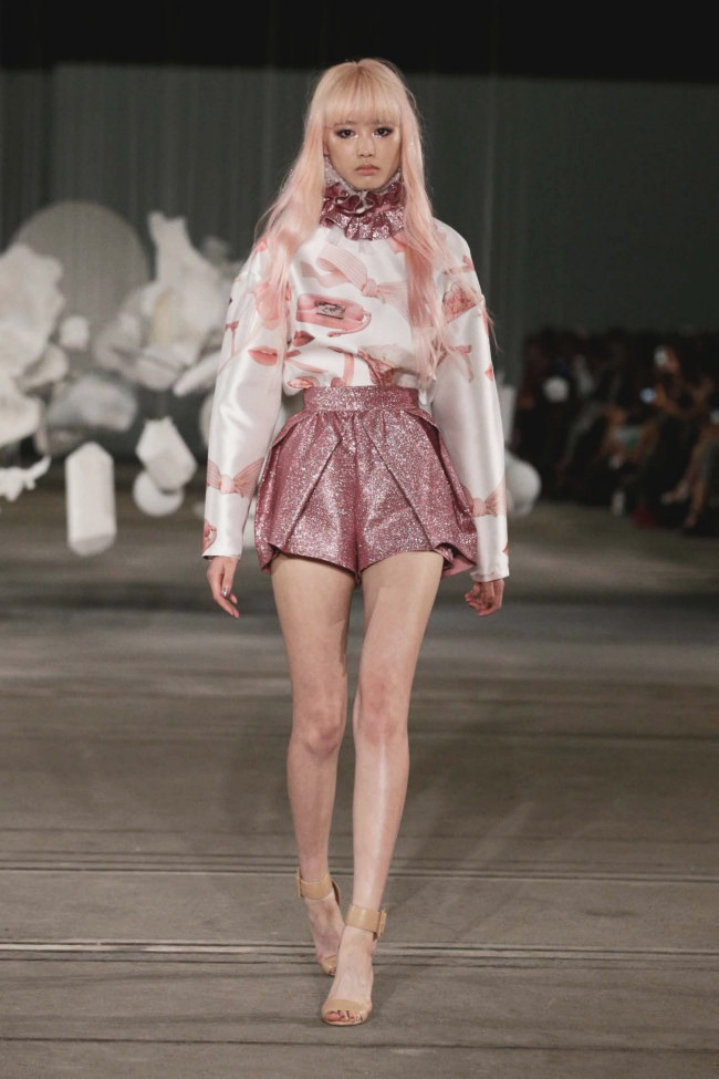 creepyyeha:  kuroikami:  Australian Fashion Week – Alice McCall | Fernanda Ly