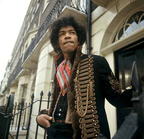 twixnmix: Jimi Hendrix photographed by Petra Niemeier at 34 Montagu Square   in London, 1967.