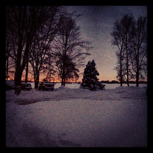 At least it’s a pretty sunset regardless that it’s freezing out #snow #sunset #winter