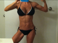 that-g33k:  Fit girl selfshot! 