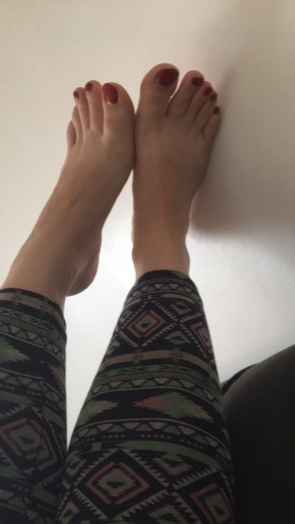 madame-tootsies: Anyone up to Worshipping my feet ?