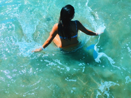 californiavida:  Playing in clear waters