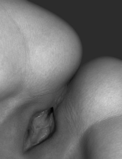 bwsuck:  Amazing shoot on http://deviantmanifesto.tumblr.com  è la bocca di un polpo ???