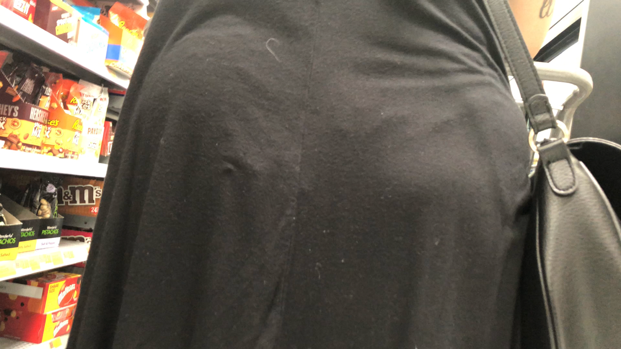 creeping122411:  🍑Here’s my first upskirt on a fat ass milf🍑 How did I do